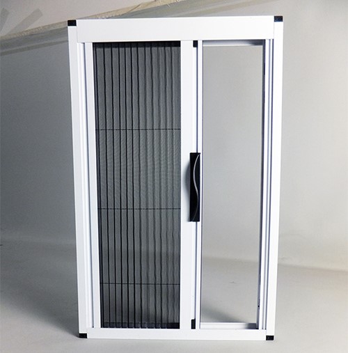 توری پلیسه‌ای پنجره کشویی